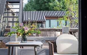 Beijing Le Zai Nan Luo Gu Xiang Wang Fu Jing Forbidden City Courtyard 