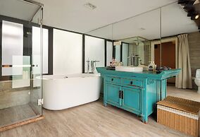 Beijing Le Zai Nan Luo Gu Xiang Wang Fu Jing Forbidden City Courtyard 