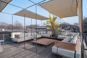 Beijing Le Zai Nan Luo Gu Xiang Wang Fu Jing Forbidden City Courtyard 