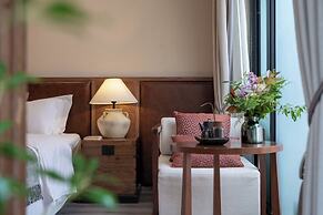 Beijing Le Zai Nan Luo Gu Xiang Wang Fu Jing Forbidden City Courtyard 