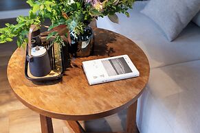 Beijing Le Zai Nan Luo Gu Xiang Wang Fu Jing Forbidden City Courtyard 