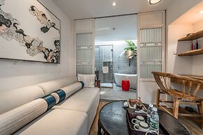 Beijing Le Zai Nan Luo Gu Xiang Wang Fu Jing Forbidden City Courtyard 