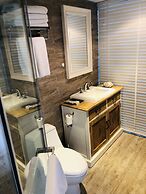 Beijing Le Zai Nan Luo Gu Xiang Wang Fu Jing Forbidden City Courtyard 