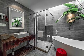 Beijing Le Zai Nan Luo Gu Xiang Wang Fu Jing Forbidden City Courtyard 