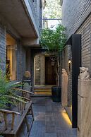 Beijing Le Zai Nan Luo Gu Xiang Wang Fu Jing Forbidden City Courtyard 