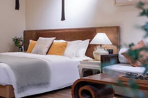 Beijing Le Zai Nan Luo Gu Xiang Wang Fu Jing Forbidden City Courtyard 