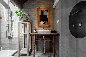 Beijing Le Zai Nan Luo Gu Xiang Wang Fu Jing Forbidden City Courtyard 