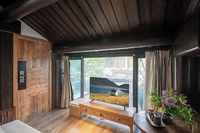 Beijing Le Zai Nan Luo Gu Xiang Wang Fu Jing Forbidden City Courtyard 