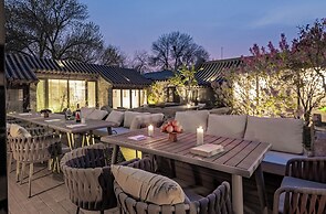 Beijing Le Zai Nan Luo Gu Xiang Wang Fu Jing Forbidden City Courtyard 