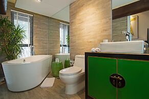 Beijing Le Zai Nan Luo Gu Xiang Wang Fu Jing Forbidden City Courtyard 