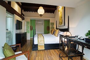 Beijing Le Zai Nan Luo Gu Xiang Wang Fu Jing Forbidden City Courtyard 