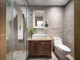 Beijing Le Zai Nan Luo Gu Xiang Wang Fu Jing Forbidden City Courtyard 