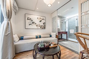 Beijing Le Zai Nan Luo Gu Xiang Wang Fu Jing Forbidden City Courtyard 