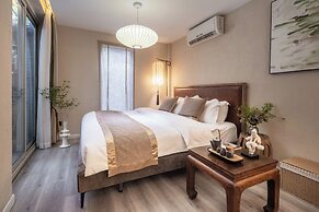 Beijing Le Zai Nan Luo Gu Xiang Wang Fu Jing Forbidden City Courtyard 