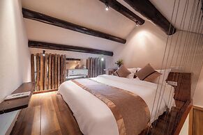 Beijing Le Zai Nan Luo Gu Xiang Wang Fu Jing Forbidden City Courtyard 