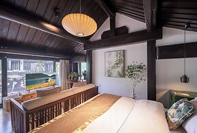 Beijing Le Zai Nan Luo Gu Xiang Wang Fu Jing Forbidden City Courtyard 