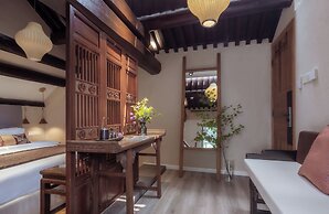 Beijing Le Zai Nan Luo Gu Xiang Wang Fu Jing Forbidden City Courtyard 