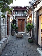 Beijing Le Zai Nan Luo Gu Xiang Wang Fu Jing Forbidden City Courtyard 