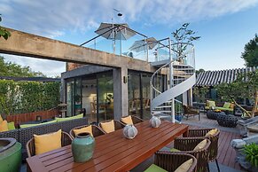 Beijing Le Zai Nan Luo Gu Xiang Wang Fu Jing Forbidden City Courtyard 