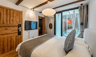 Beijing Le Zai Nan Luo Gu Xiang Wang Fu Jing Forbidden City Courtyard 