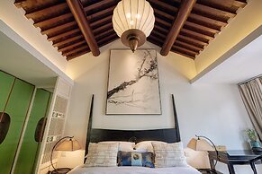 Beijing Le Zai Nan Luo Gu Xiang Wang Fu Jing Forbidden City Courtyard 