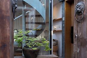 Beijing Le Zai Nan Luo Gu Xiang Wang Fu Jing Forbidden City Courtyard 