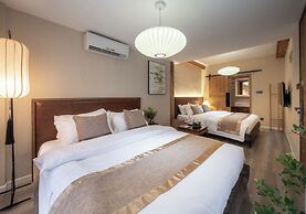 Beijing Le Zai Nan Luo Gu Xiang Wang Fu Jing Forbidden City Courtyard 