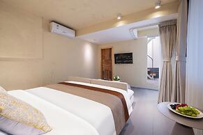 Beijing Le Zai Nan Luo Gu Xiang Wang Fu Jing Forbidden City Courtyard 