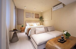 Beijing Le Zai Nan Luo Gu Xiang Wang Fu Jing Forbidden City Courtyard 