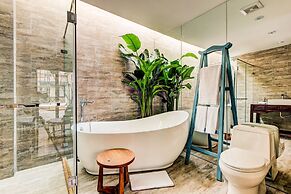 Beijing Le Zai Nan Luo Gu Xiang Wang Fu Jing Forbidden City Courtyard 