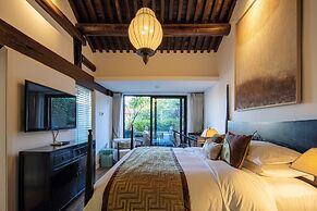 Beijing Le Zai Nan Luo Gu Xiang Wang Fu Jing Forbidden City Courtyard 