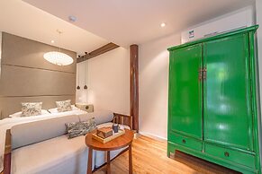 Beijing Le Zai Nan Luo Gu Xiang Wang Fu Jing Forbidden City Courtyard 