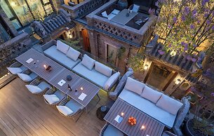 Beijing Le Zai Nan Luo Gu Xiang Wang Fu Jing Forbidden City Courtyard 