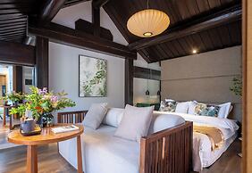 Beijing Le Zai Nan Luo Gu Xiang Wang Fu Jing Forbidden City Courtyard 