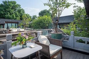 Beijing Le Zai Nan Luo Gu Xiang Wang Fu Jing Forbidden City Courtyard 