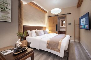 Beijing Le Zai Nan Luo Gu Xiang Wang Fu Jing Forbidden City Courtyard 