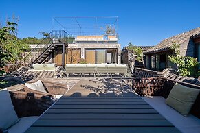 Beijing Le Zai Nan Luo Gu Xiang Wang Fu Jing Forbidden City Courtyard 