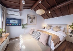 Beijing Le Zai Nan Luo Gu Xiang Wang Fu Jing Forbidden City Courtyard 