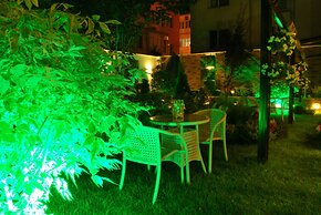 Arwen Premium Residence