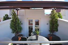 Arwen Premium Residence