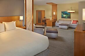 Hyatt Place Chapel Hill / Southern Village