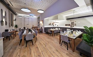 TWO TIMEZ - Boutique Hotel