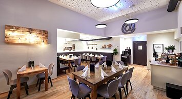 TWO TIMEZ - Boutique Hotel