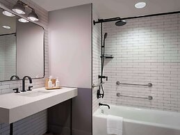 Freepoint Hotel Cambridge, Tapestry Collection by Hilton