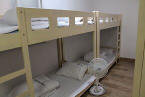 Orange Guesthouse - Hostel