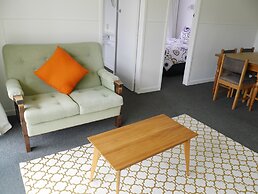 Raglan Palm Beach Motel