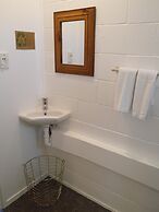 Raglan Palm Beach Motel