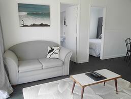 Raglan Palm Beach Motel