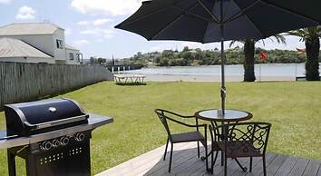 Raglan Palm Beach Motel