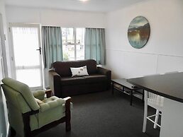 Raglan Palm Beach Motel